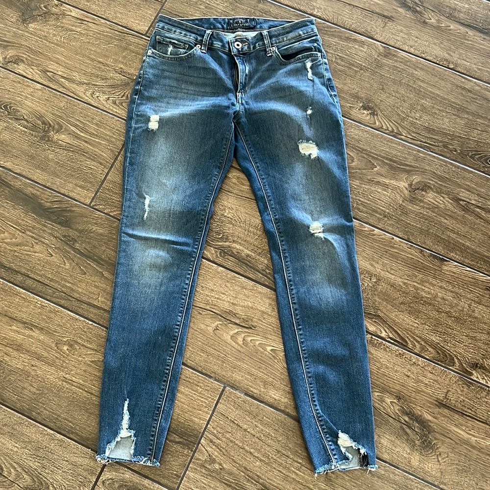 Women Lucky brand jeans. Size 6/28. Great condition